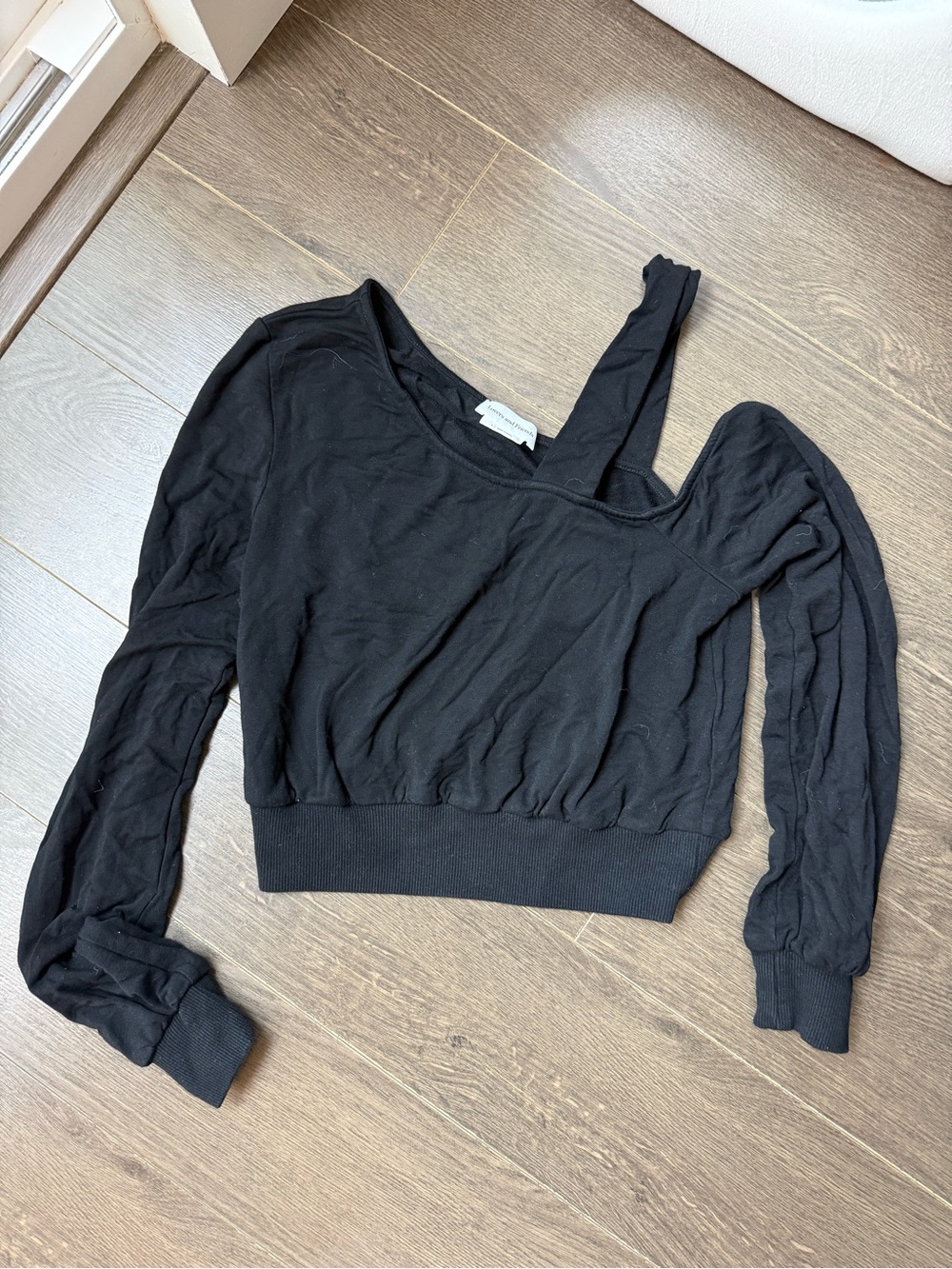Lovers + Friends Black Asymmetric One-Shoulder Cropped Sweatshirt